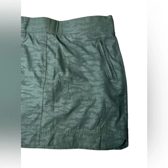 Orvis Size XL Green Camo Embossed Print Active Performance Skort Womens - Picture 4 of 15